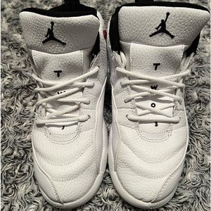 White Jordan’s size 3 in kids like new